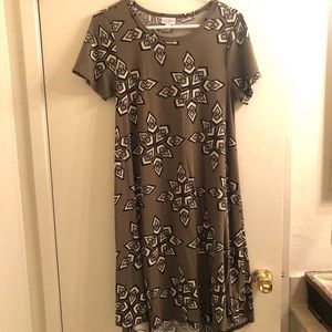 💚🖤Olive green printed Carly, size Small💚🖤